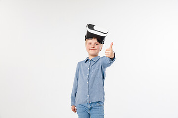 Image showing Child with virtual reality headset