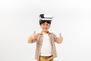 Image showing Child with virtual reality headset