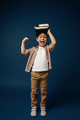 Image showing Child with virtual reality headset