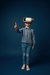 Image showing Child with virtual reality headset