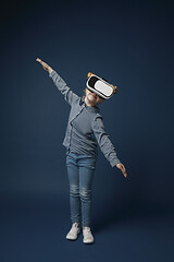 Image showing Child with virtual reality headset