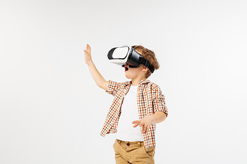 Image showing Child with virtual reality headset