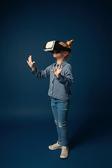 Image showing Child with virtual reality headset