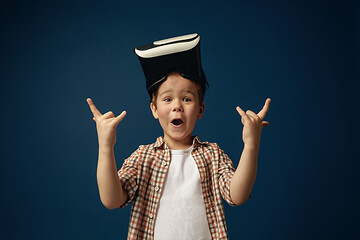 Image showing Child with virtual reality headset