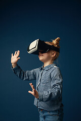 Image showing Child with virtual reality headset