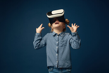 Image showing Child with virtual reality headset