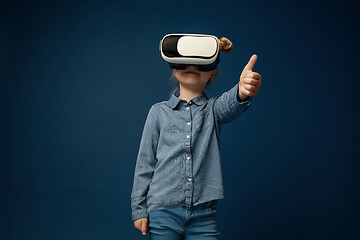 Image showing Child with virtual reality headset