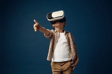 Image showing Child with virtual reality headset