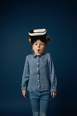 Image showing Child with virtual reality headset