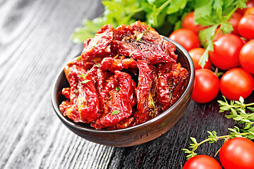 Image showing Tomatoes sun-dried in bowl on board