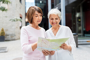 Image showing senior women with city map on street in tallinn