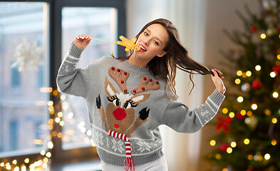 Image showing woman in christmas sweater with reindeer pattern