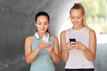 Image showing women or female friends with smartphones