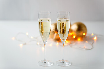 Image showing two glasses of champagne on christmas
