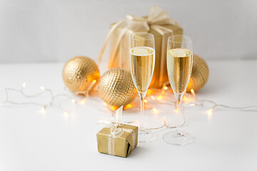 Image showing glasses of champagne and christmas gifts