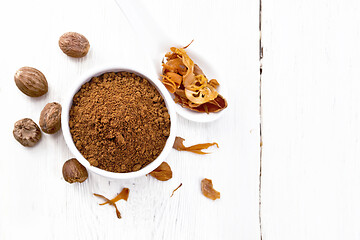 Image showing Nutmeg round in bowl and mace in spoon on light board top