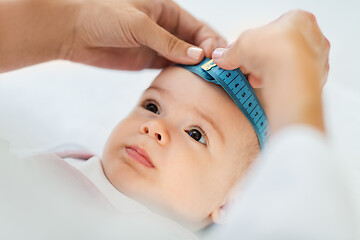 Image showing pediatrician doctor measuring bab\'s head at clinic