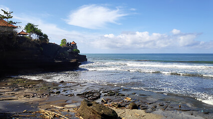 Image showing Cliff at Tanah Lot Temple in Bali