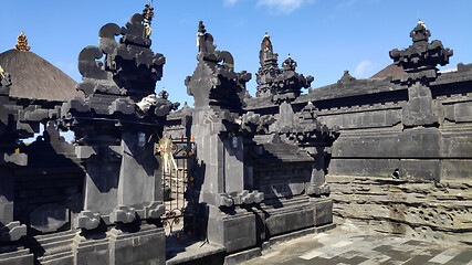 Image showing Tanah Lot Temple in the ocean in Bali
