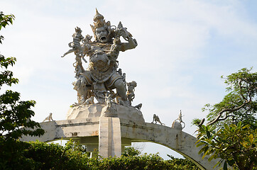 Image showing Statue of God fighting with monkeys in Pura Luhur Uluwatu