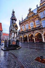 Image showing The Bremen Roland statue and Old Town Hall in the market square