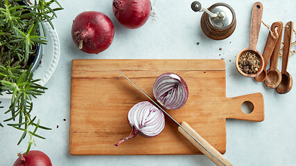 Image showing halved red onion