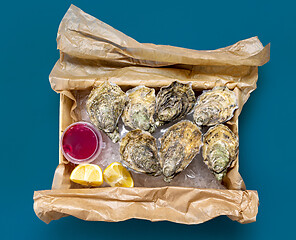 Image showing box of fresh oysters
