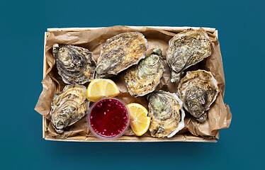 Image showing box of fresh oysters