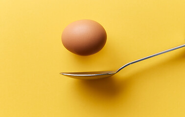 Image showing single chicken egg and a spoon