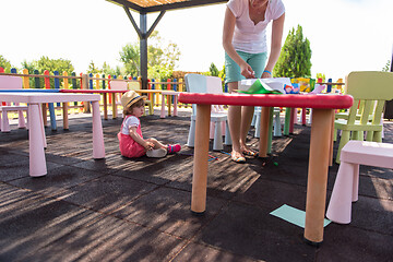 Image showing mom and little daughter drawing a colorful pictures