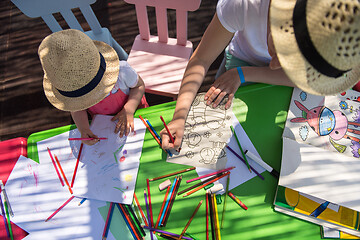 Image showing mom and little daughter drawing a colorful pictures