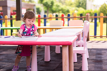 Image showing little girl drawing a colorful pictures