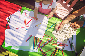 Image showing mom and little daughter drawing a colorful pictures