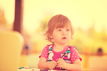 Image showing little girl drawing a colorful pictures