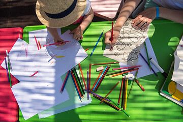 Image showing mom and little daughter drawing a colorful pictures