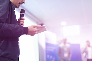 Image showing businessman giving presentations at conference room