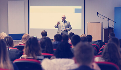 Image showing businessman giving presentations at conference room