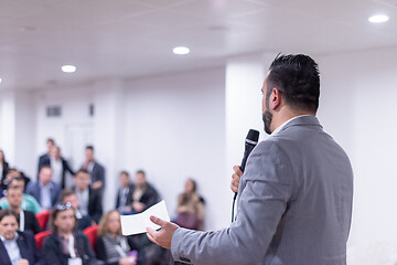 Image showing businessman giving presentations at conference room