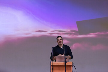 Image showing businessman giving presentations at conference room