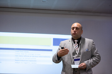 Image showing businessman giving presentations at conference room