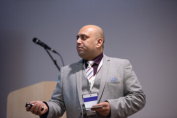 Image showing businessman giving presentations at conference room