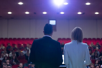 Image showing businesspeople giving a presentation