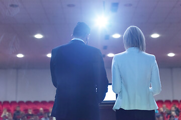 Image showing businesspeople giving a presentation