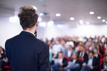 Image showing businessman giving presentations at conference room