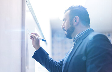 Image showing businessman giving presentations at conference room