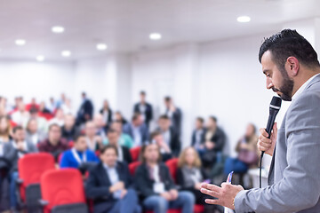 Image showing businessman giving presentations at conference room