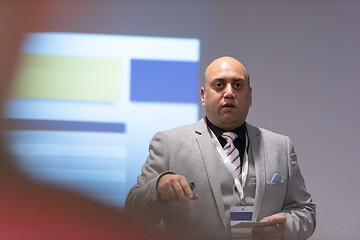 Image showing businessman giving presentations at conference room