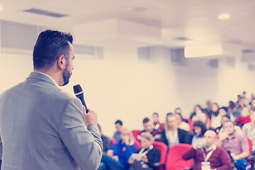 Image showing businessman giving presentations at conference room