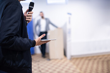 Image showing businessman giving presentations at conference room