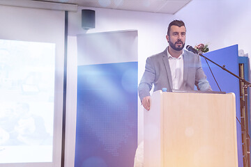 Image showing businessman giving presentations at conference room